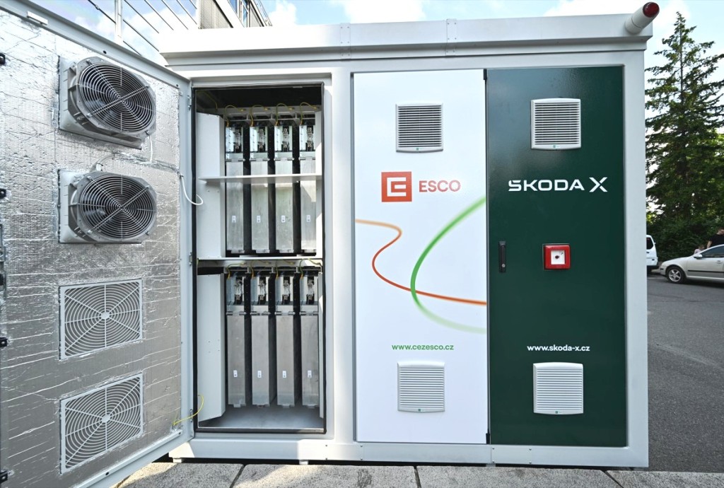 Dodávajú prvé recyklované batérie z eletromobilov. Škoda a ČEZ ich poskytujú pre úložiská 